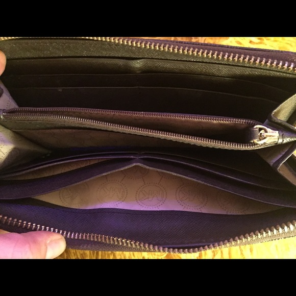 ✨ MK Wallet - Picture 2 of 3